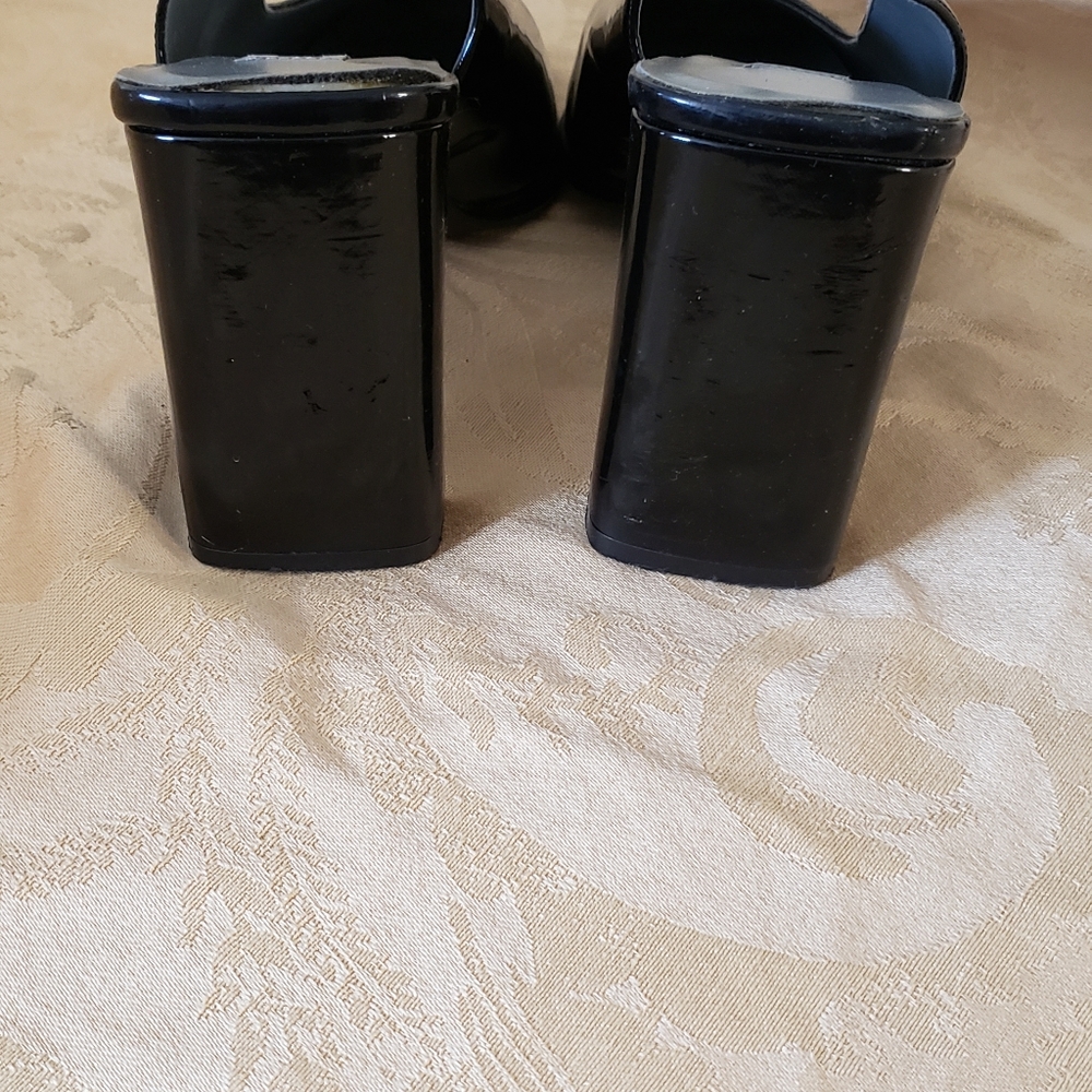 Heels - Picture 4 of 4